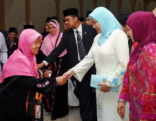 TUANKU NUR ZAHIRAH