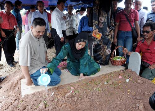 DATUK MOHD JAIS AHMAD