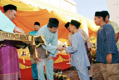 SULTAN SHARAFUDDIN IDRIS SHAH
