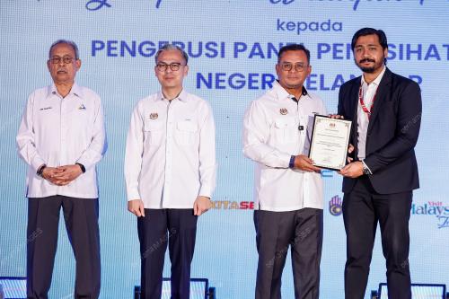 DATUK SERI AMIRUDIN SHARI