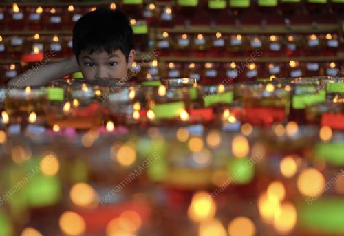 SG04_13052014_WESAK