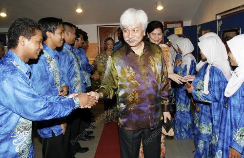 TUANKU MUHRIZ