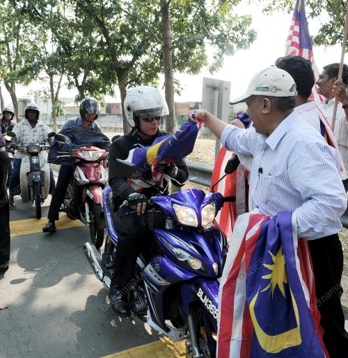 SG04_13082012_BENDERA