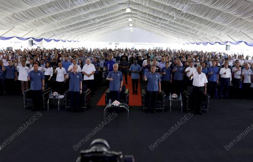 DATUK SERI ISMAIL SABRI YAAKOB
