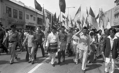 SG04_14012015_PM_BANGUNAN_UMNO