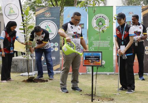 DATUK SERI AMIRUDIN SHARI
