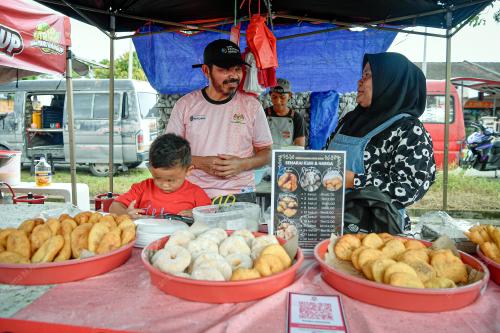 DATUK SERI DR MOHD UZIR MAHIDIN