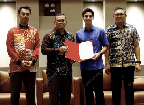 DATUK SERI AMIRUDIN SHARI
