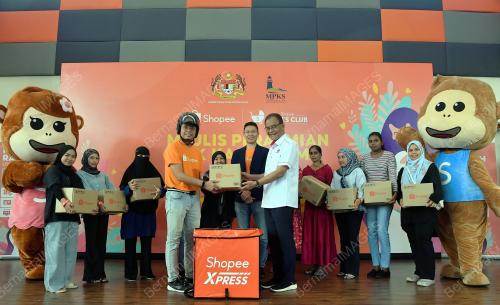 DATUK SERI DZULKEFLY AHMAD