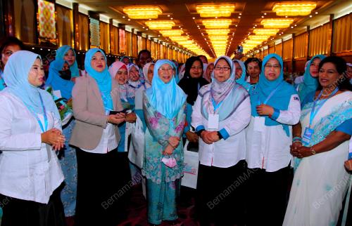 DATUK SERI DR WAN AZIZAH WAN ISMAIL