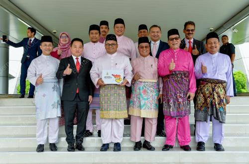 DATUK SERI AMIRUDIN SHARI