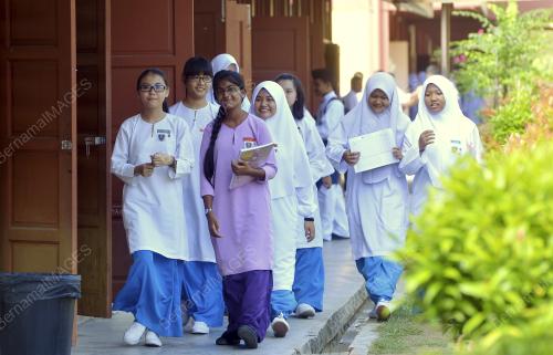 SG04_16012015_SERAGAM_SEKOLAH