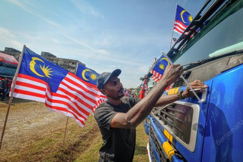 PROGRAM KIBARKAN JALUR GEMILANG KOMUNITI PELABUHAN KLANG