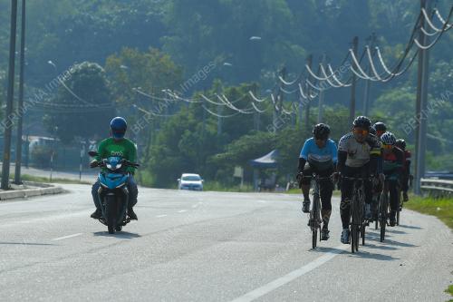 TINJAUAN BERBASIKAL BERBAHAYA DI JALAN RAYA