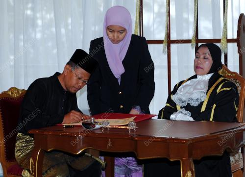 SG04_18012012_ANGKAT_SUMPAH