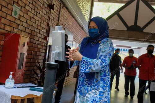 DATUK DR NORAINI AHMAD