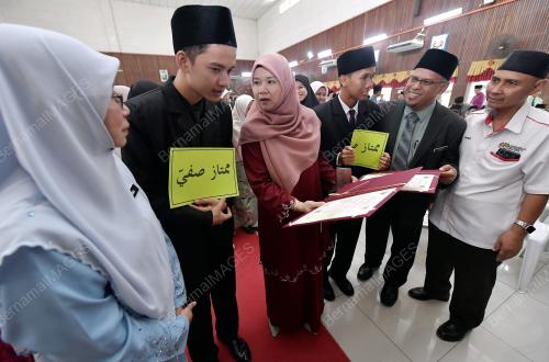 FADHLINA SIDEK
