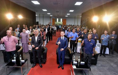 TENGKU DATUK SERI ZAFRUL TENGKU ABDUL AZIZ