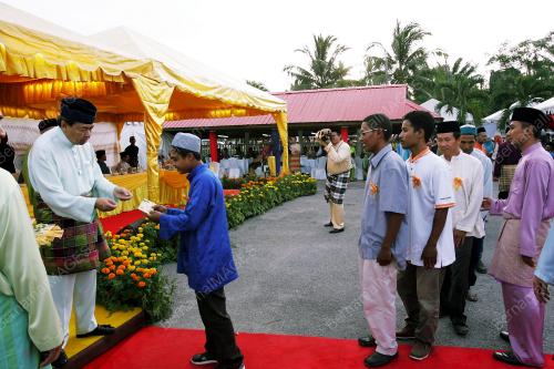 SHARAFUDDIN IDRIS SHAH