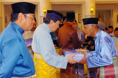 SULTAN SHARAFUDDIN IDRIS SHAH