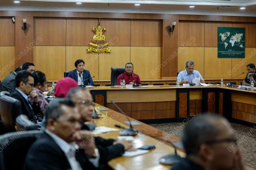 DATUK SERI AMIRUDIN SHARI