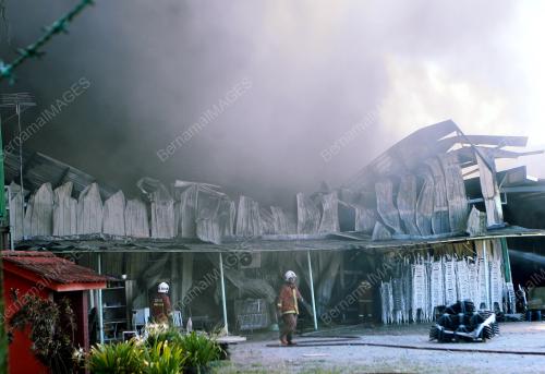 KILANG TERBAKAR