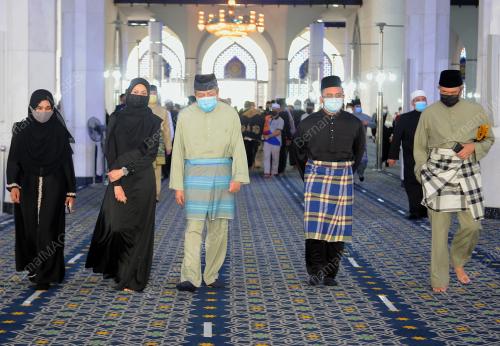 SOLAT JENAZAH AYAHANDA TENGKU PERMAISURI SELANGOR