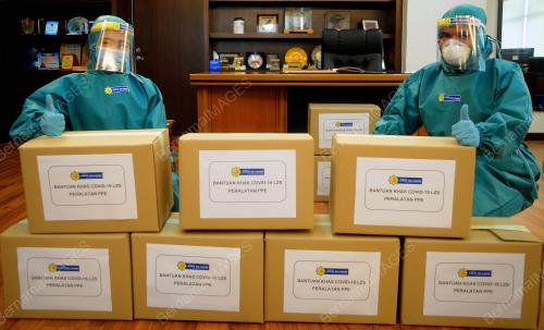 PENYERAHAN SUMBANGAN PPE DARIPADA LZS