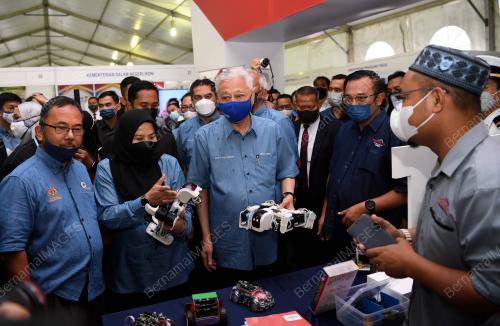 DATUK SERI ISMAIL SABRI YAAKOB