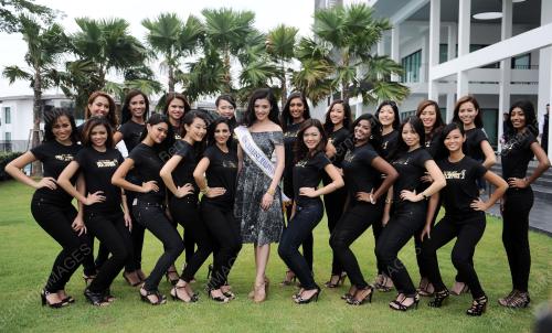SG04_20082013_POSING