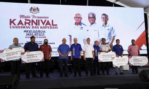 DATUK SERI ISMAIL SABRI YAAKOB