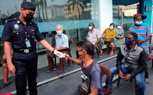 ORANG RAMAI MEMBUAT TUNTUTAN BAYARAN BPN 2.0