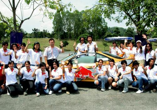 PENCARIAN PEMANDU WANITA RED BULL