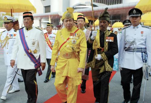 SULTAN SHARAFUDDIN IDRIS SHAH
