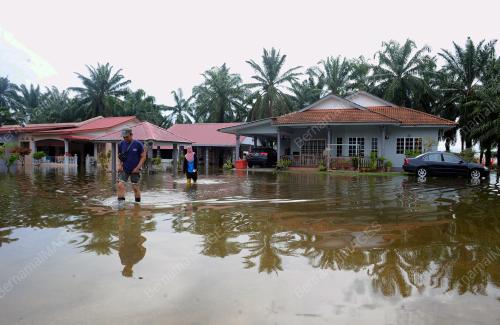 BANJIR KILAT DI KAMPUNG PARIT MAHANG