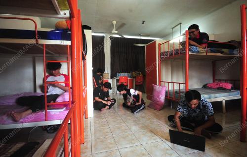 KEHIDUPAN PELAJAR UITM DI ASRAMA (COVID-19)