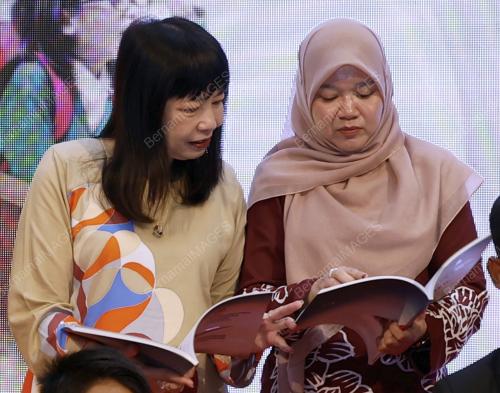 FADHLINA SIDEK