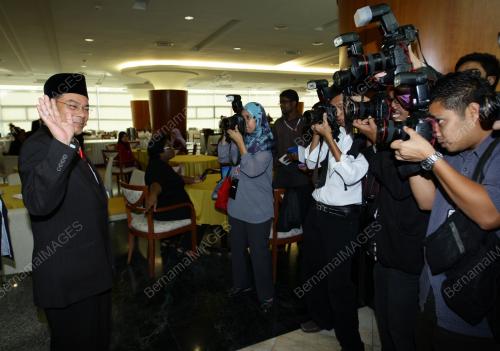 SG04_24012011_SIDANG