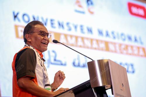 DATUK SERI DR DZULKEFLY AHMAD