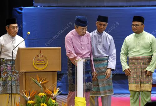 SULTAN SHARAFUDDIN IDRIS SHAH