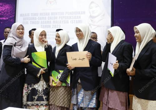 FADHLINA SIDEK