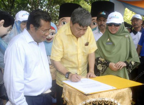 SULTAN SHARAFUDDIN IDRIS SHAH