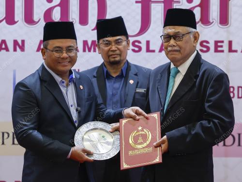 DATUK SERI AMIRUDIN SHARI