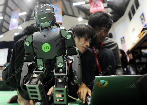 SG04_27082013_ROBOWORLD