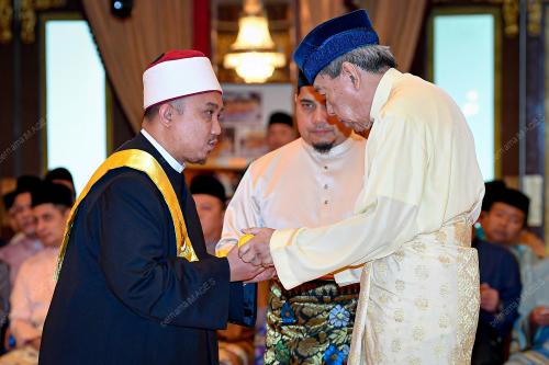 SULTAN SHARAFUDDIN IDRIS SHAH