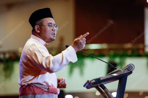 DATUK SERI AMIRUDIN SHARI