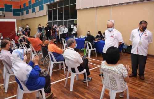 DATUK DR SHAARI NGADIMAN