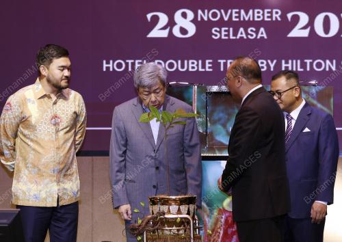 SULTAN SHARAFUDDIN IDRIS SHAH