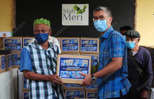 SUMBANGAN BAKUL MAKANAN KEPADA MASYARAKAT ORANG ASLI MAH MERI