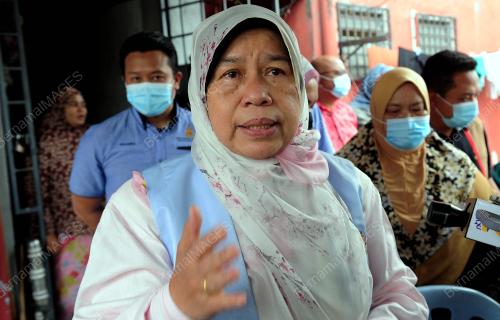 LAWATAN MENTERI KPKT KE FLAT TAMAN SRI BEREMBAG